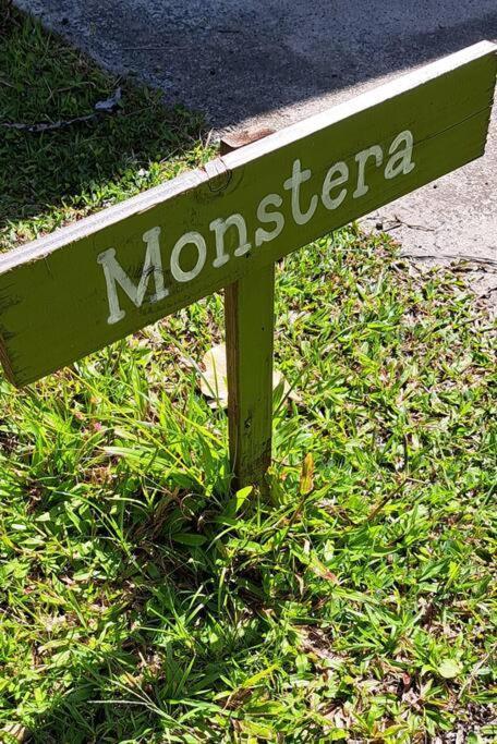 Monstera Bungalow, Spacious, King Bed, Big Kitchen Keaau Exterior photo