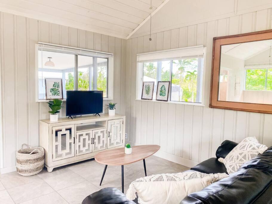 Monstera Bungalow, Spacious, King Bed, Big Kitchen Keaau Exterior photo
